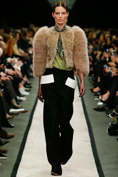 Look 17